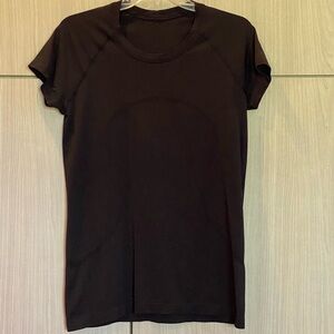 Lululemon Swiftly Size 10 Black Tech Short-Sleeve Shirt S2.0  Hip